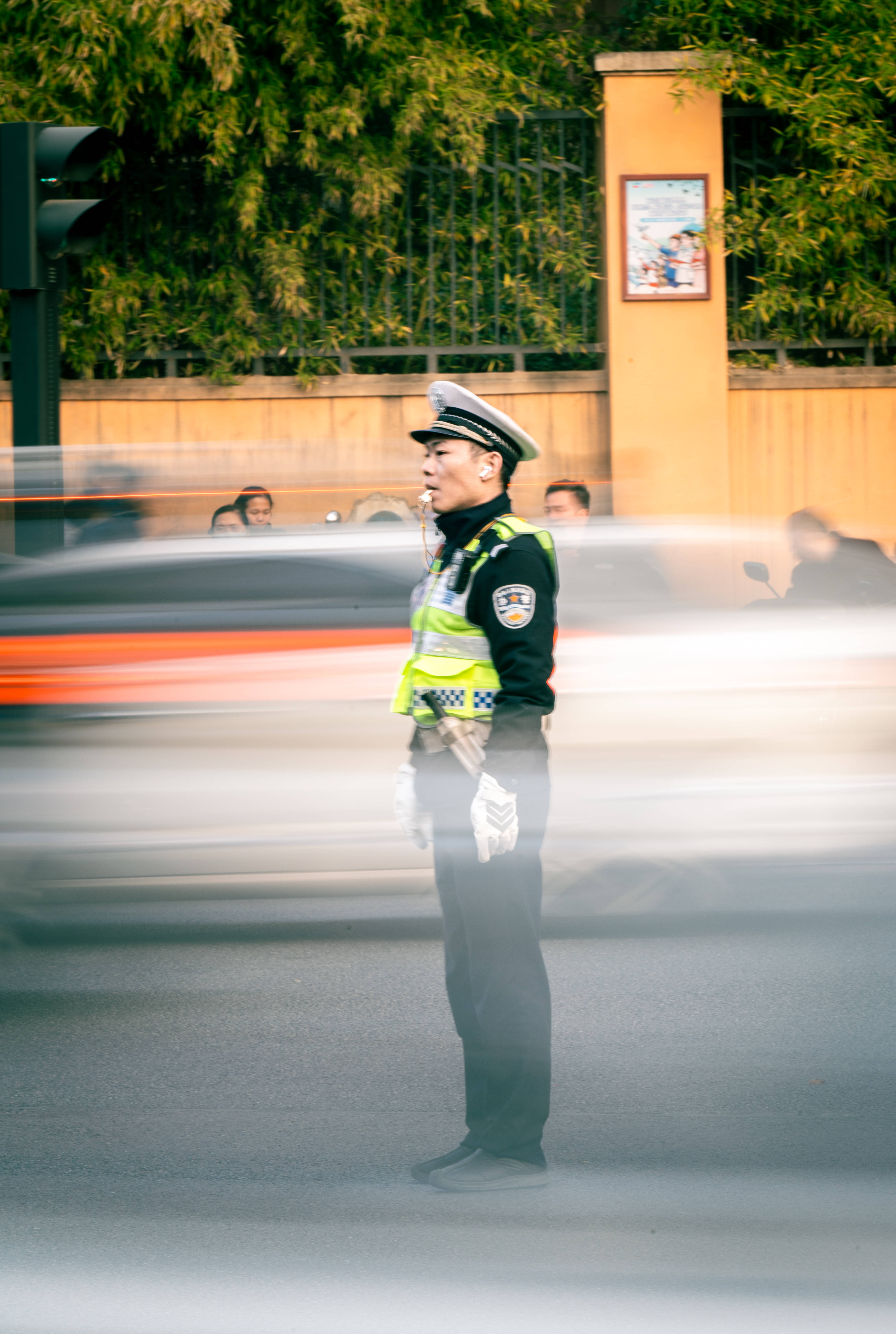 “原来你这么棒啊！”长沙协警执完勤被妻子宠溺“摸脸杀”<strong></p>
<p>余额宝微信理财通</strong>，摄影师拍下幸福一刻