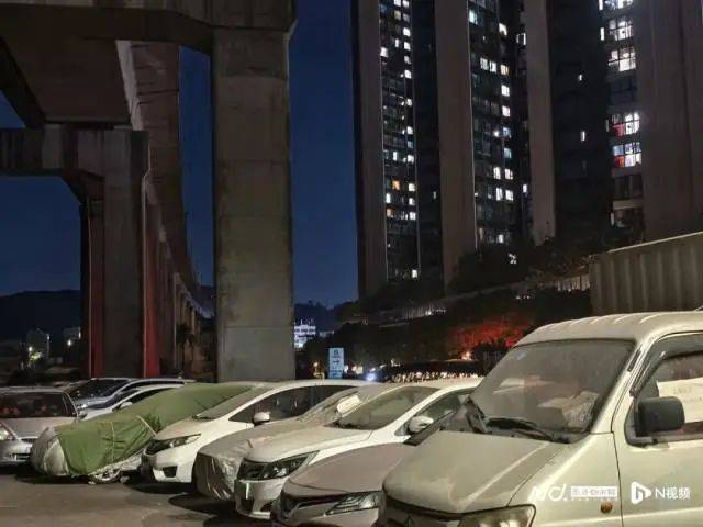 黑烟滚滚<strong></p>
<p>理财最高</strong>！十几辆汽车被烧！深圳官方通报