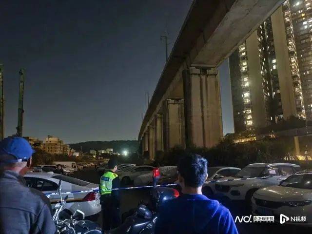黑烟滚滚<strong></p>
<p>理财最高</strong>！十几辆汽车被烧！深圳官方通报