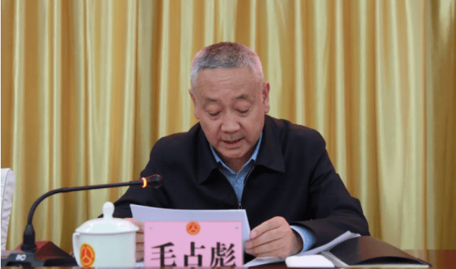 厅长毛占彪<strong></p>
<p>理财最高</strong>，长期出入量身定制的“会所”，大肆吃喝、接受娱乐活动安排