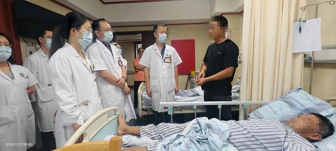 广州一“老酒鬼”路边捡到宝<strong></p>
<p>分红理财</strong>，笑着笑着倒下了……