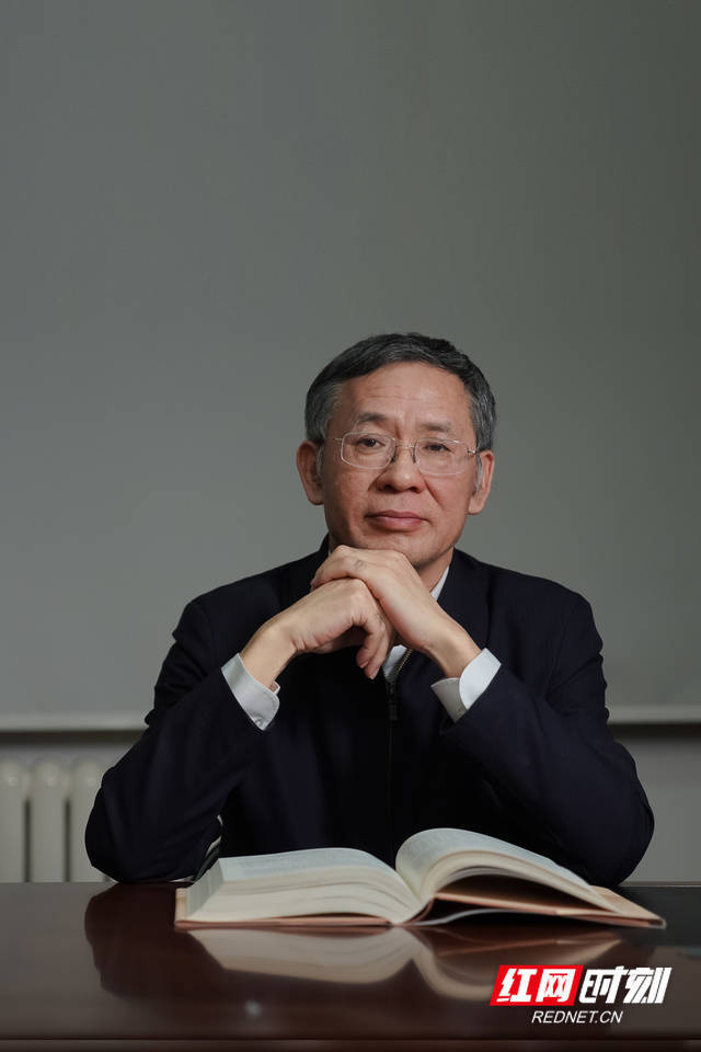 魏后凯：乡村人口减少后未来农业靠谁<strong></p>
<p>分红理财</strong>？丨动能湘对论