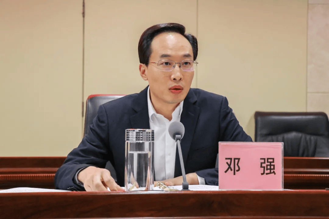 “80后”县长邓强<strong></p>
<p>江苏理财</strong>，严重违反党的政治纪律、组织纪律、廉洁纪律、工作纪律和生活纪律