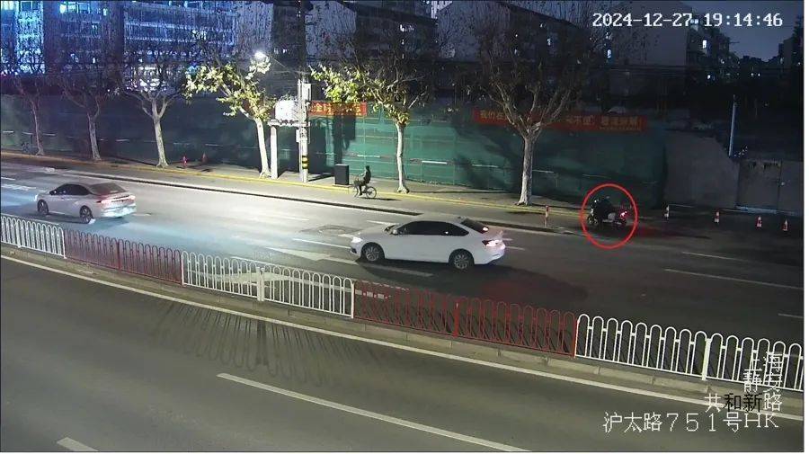 沪太路惊现“刀片”<strong></p>
<p>理财送手机</strong>，不少上海市民中招！幕后黑手竟然是他…