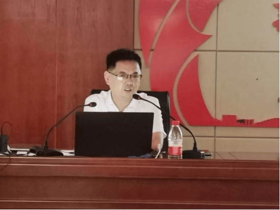 局长收茅台<strong></p>
<p>理财送手机</strong>，被抓现行