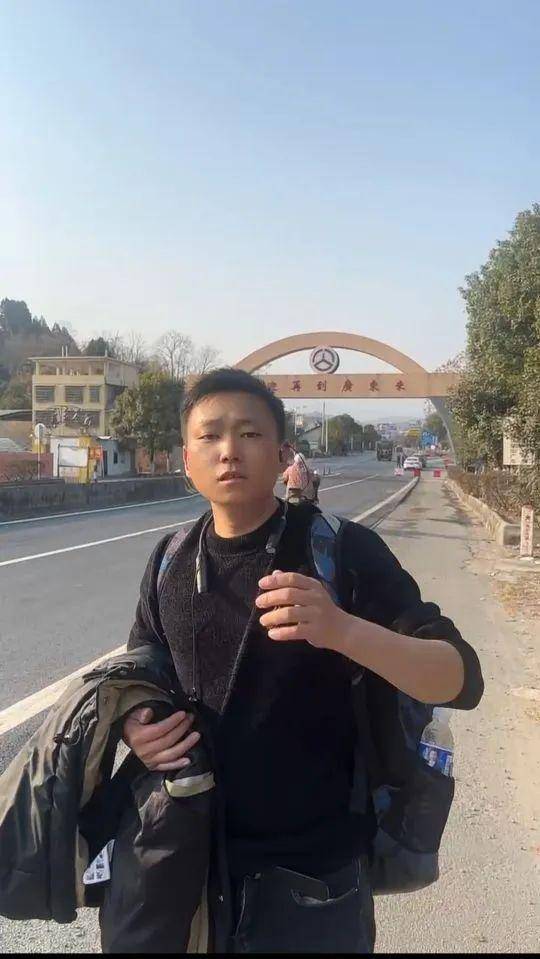 已走11天<strong></p>
<p>理财送手机</strong>！衡阳小伙从深圳步行回家过年：就剩自己