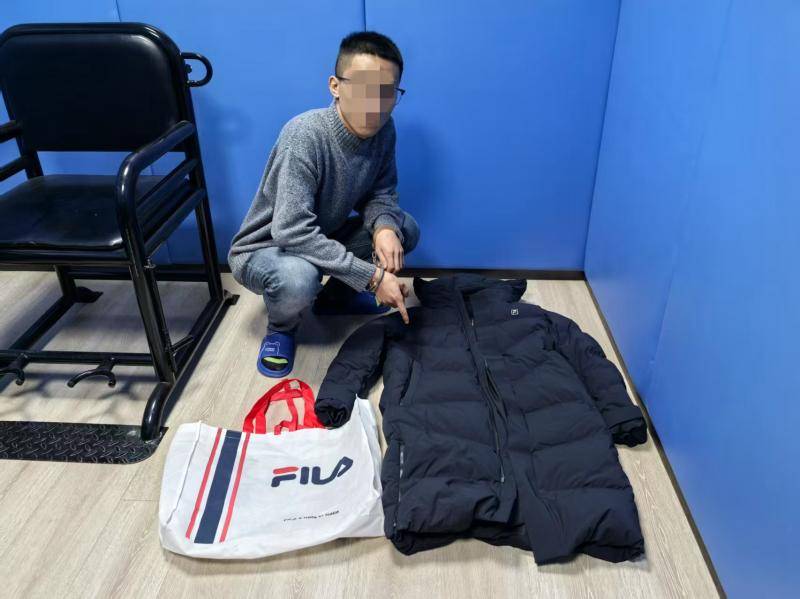 快过年<strong></p>
<p>投资理财怎样</strong>了 男子返乡前偷走前同事新买的品牌羽绒服 被北京铁警刑事拘留