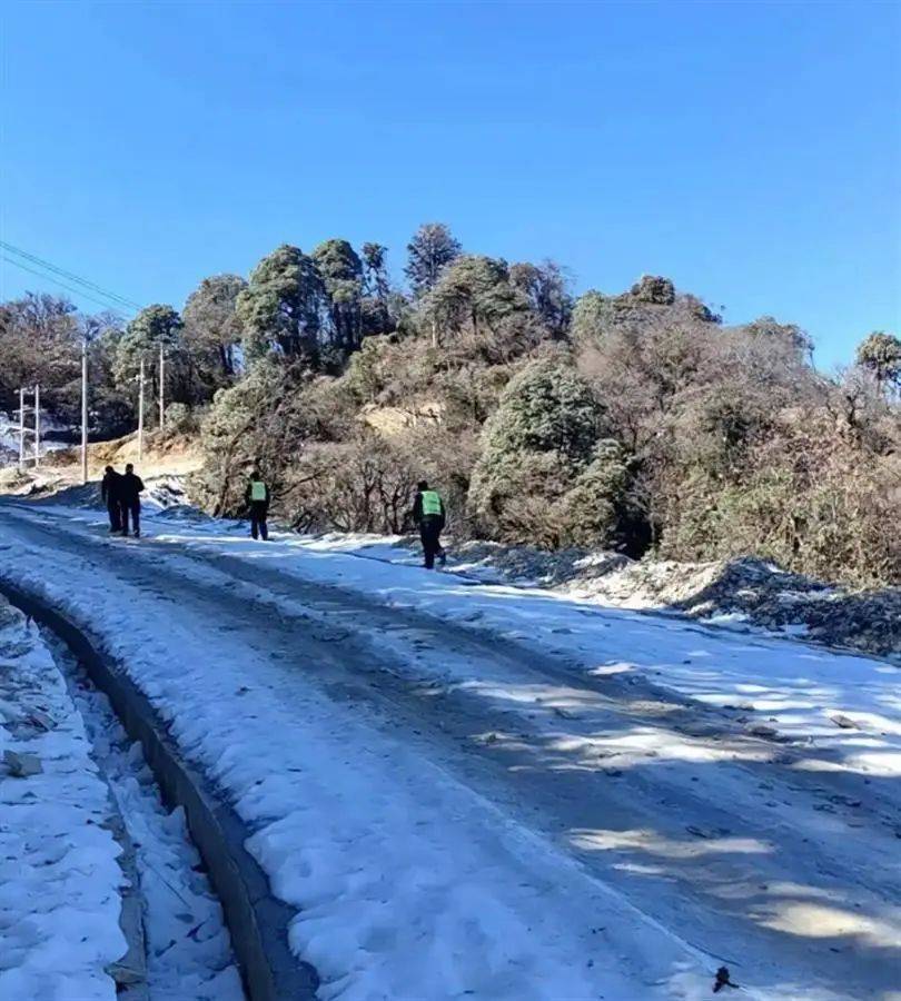 云南8岁女童在高山走失<strong></p>
<p>投资理财怎样</strong>，父亲悬赏100万寻人，救援队：山上有雪晚上仅0℃