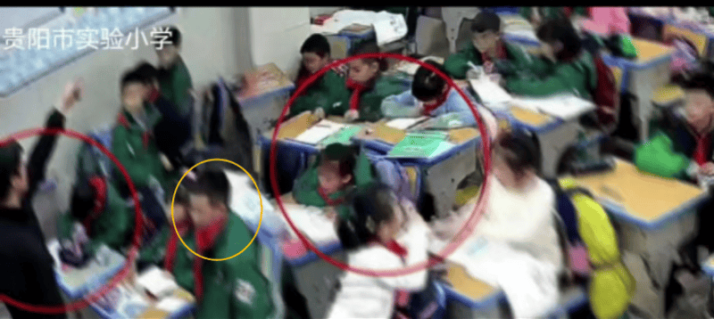 8岁女生教室内遭多名同学欺凌殴打<strong></p>
<p>投资理财怎样</strong>，班主任在讲台低头改作业