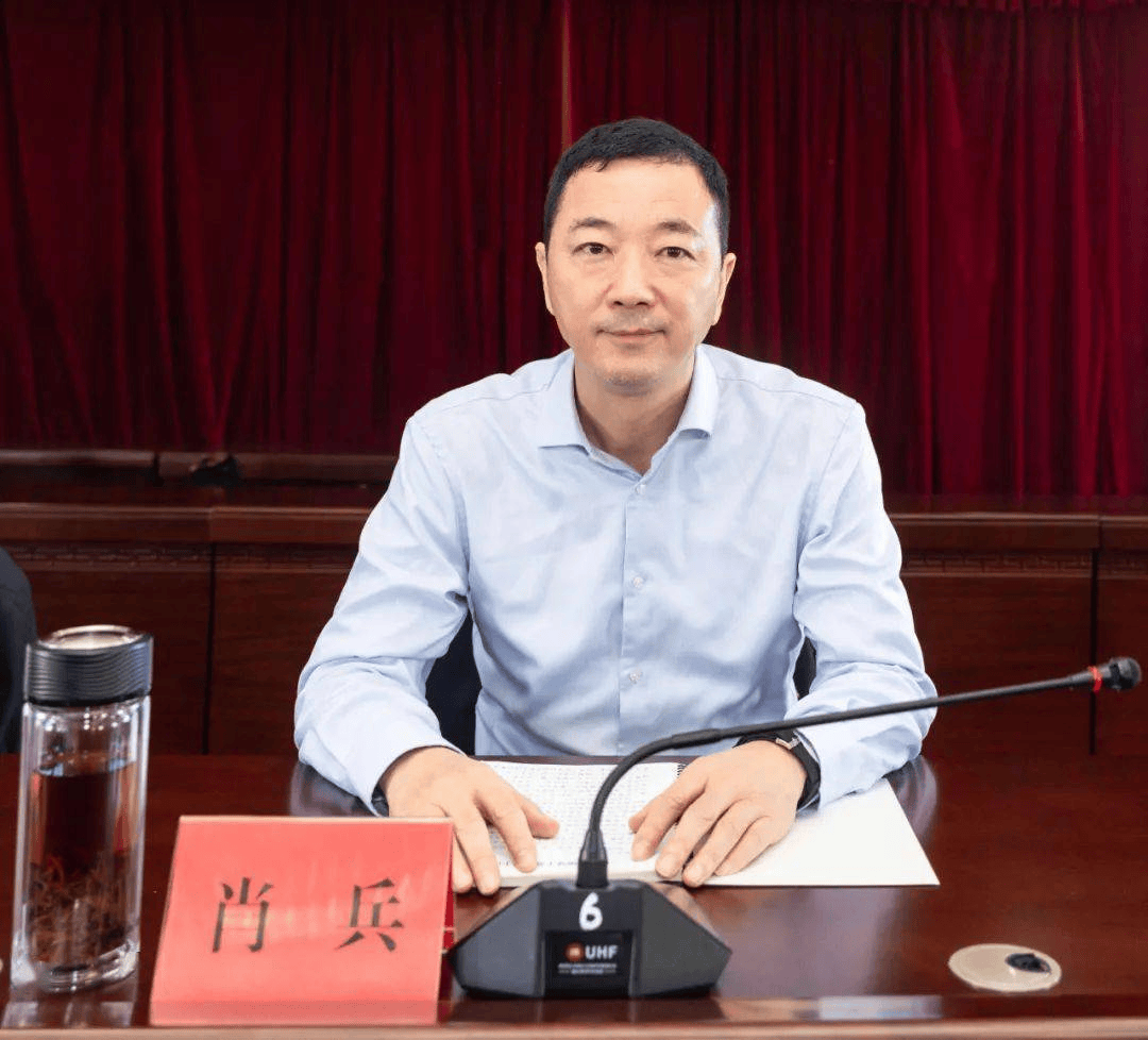 两任县委书记<strong></p>
<p>投资理财怎样</strong>，同日被处理
