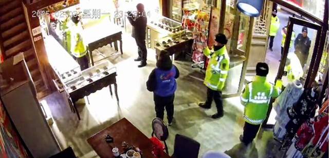 大同回应“撬锁开灯”：执行有问题<strong></p>
<p>投资理财网站</strong>，亮灯系倡议而非强制