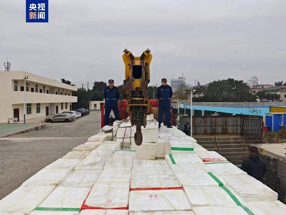 共计4.13吨<strong></p>
<p>理财入门书</strong>！广西北海海警查获一起涉嫌走私水果案