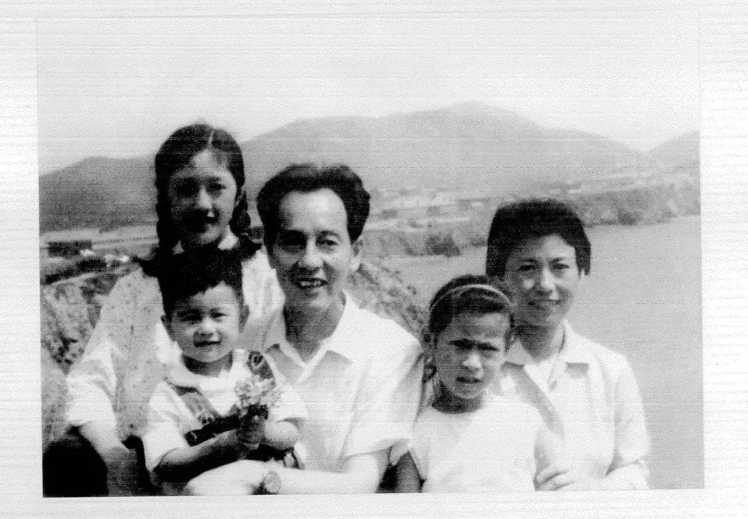 今天<strong></p>
<p>理财入门书</strong>，送别黄旭华院士！