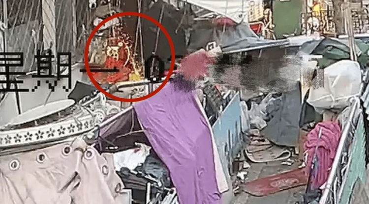 “你们不用管<strong></p>
<p>p2p理财跑路</strong>，出事我负责”！老人囤废品堵塞逃生路，不幸起火遇难