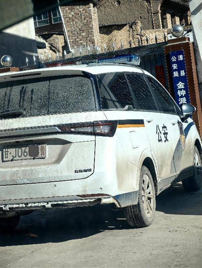 警车把农用车“别进”沟里<strong></p>
<p>北京的理财</strong>,三个问题需要澄清