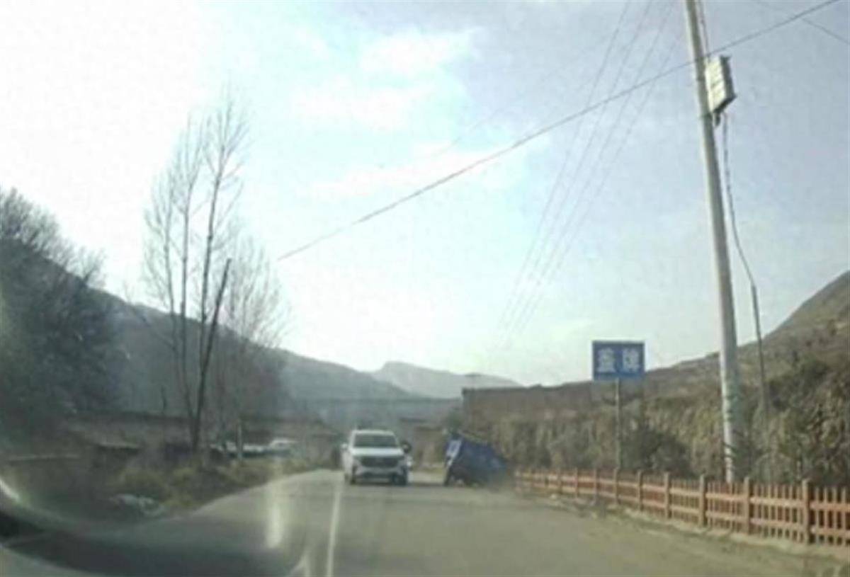 警车把农用车“别进”沟里<strong></p>
<p>北京的理财</strong>,三个问题需要澄清