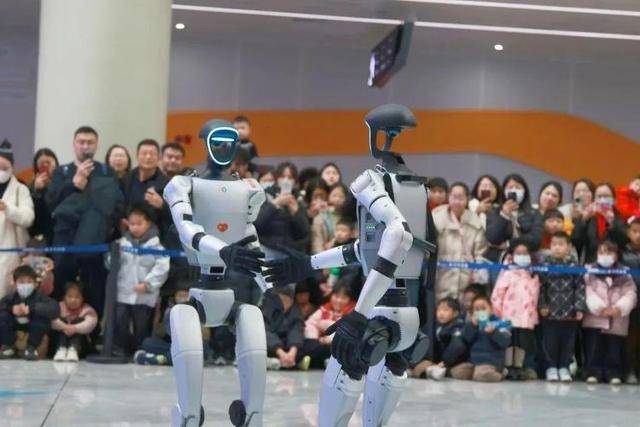 售价10万~65万<strong></p>
<p>微信理财零钱</strong>，销售一空！谁在抢购人形机器人