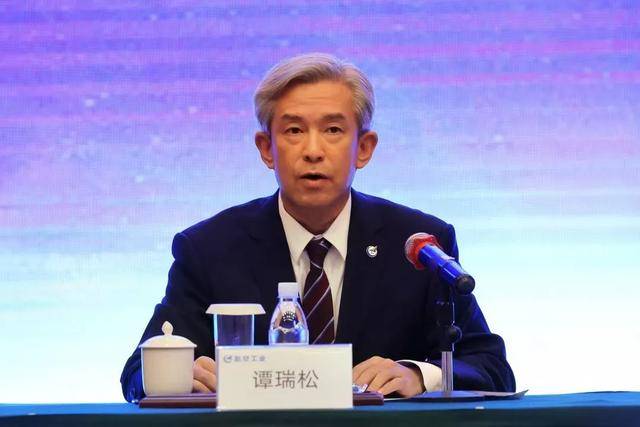谭瑞松<strong></p>
<p>微信理财零钱</strong>，“靠军工吃军工”，大搞权钱交易
