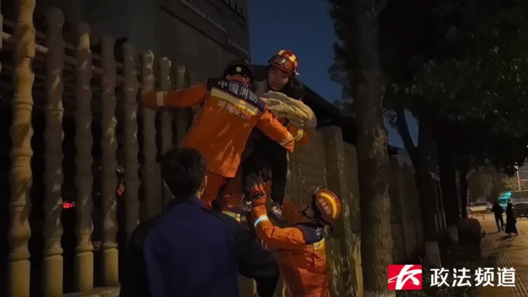 事发长沙一幼儿园<strong></p>
<p>银行理财表</strong>！路人夜晚听见园内传出孩子哭声……