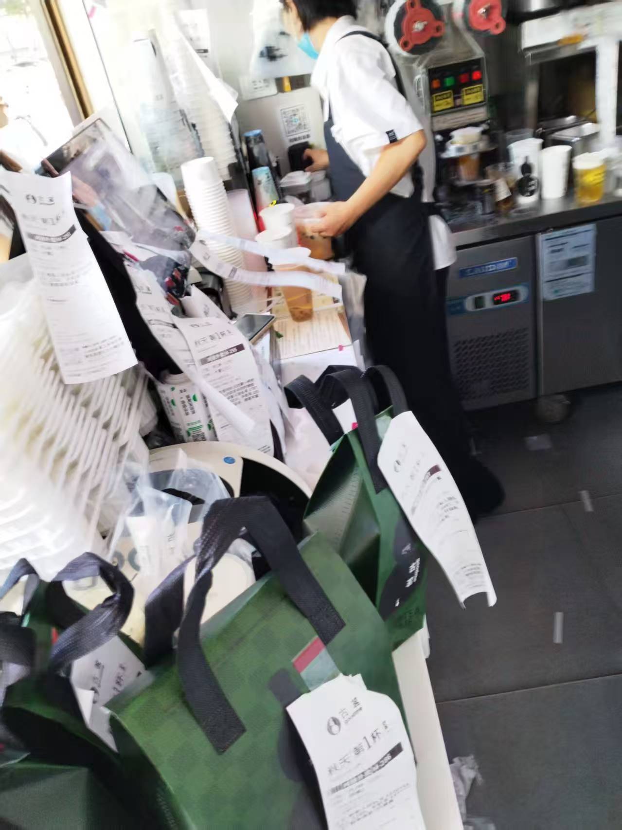 骑手谈平台“卷”社保：我不怕累<strong></p>
<p>银行理财表</strong>，能接受工资适当变化