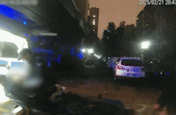 杭州男子群里发了10个字<strong></p>
<p>银行理财表</strong>，家门突然被开！警察冲了进来……