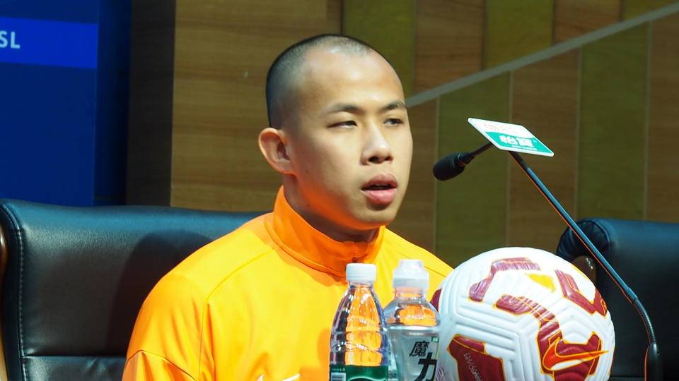 中超|山东泰山与大连英博赛前发布会<strong></p>
<p>理财投资排名</strong>，崔康熙感冒痊愈现身会场