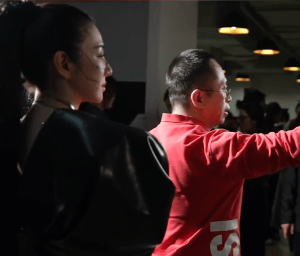 周鸿祎回应参演的短剧辣眼睛：黄奕诱惑<strong></p>
<p>理财通把</strong>我的剧情是DeepSeek设计的