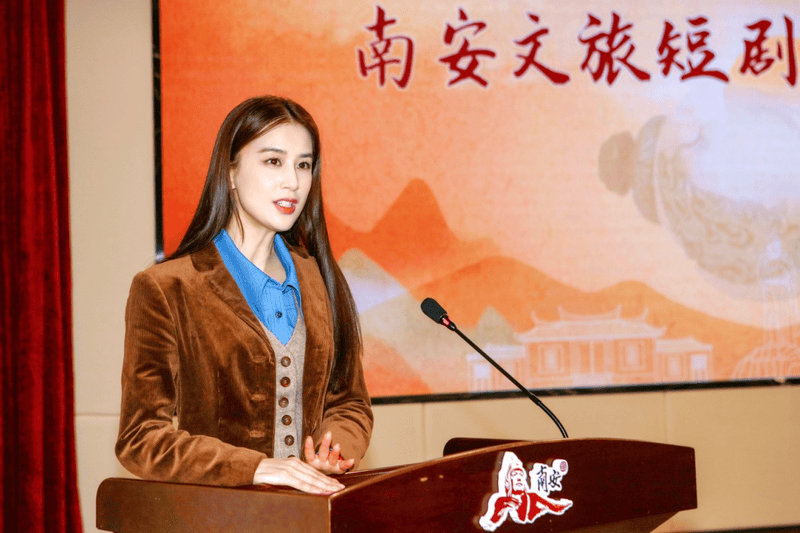 离婚之后变霸总<strong></p>
<p>基金理财</strong>？黄圣依以总裁身份带团队做短剧