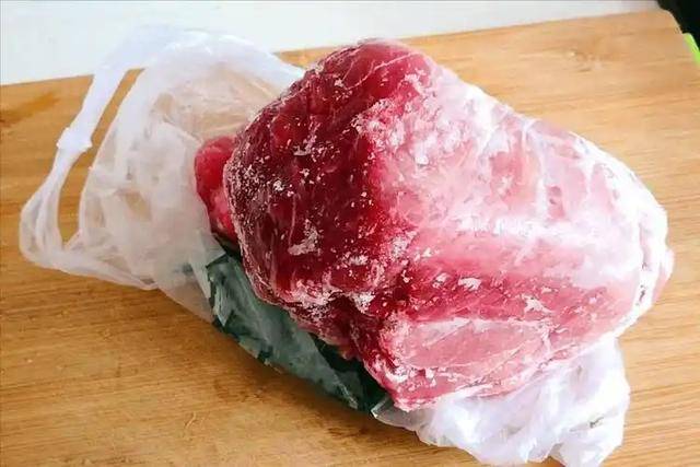 长期吃久冻的肉危害大<strong></p>
<p>理财人群</strong>？冰箱里的肉冻多久就不能吃了？医生说清楚