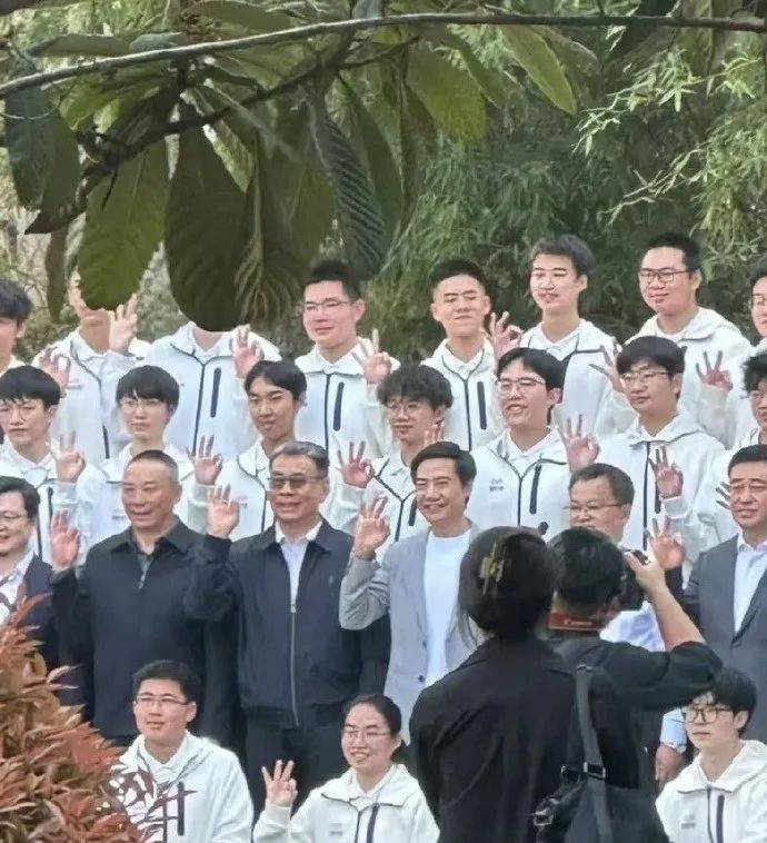 雷军回应如何保持好身材：英语不好已经让母校“蒙羞”<strong></p>
<p>高的理财产品</strong>，不能再形象欠佳