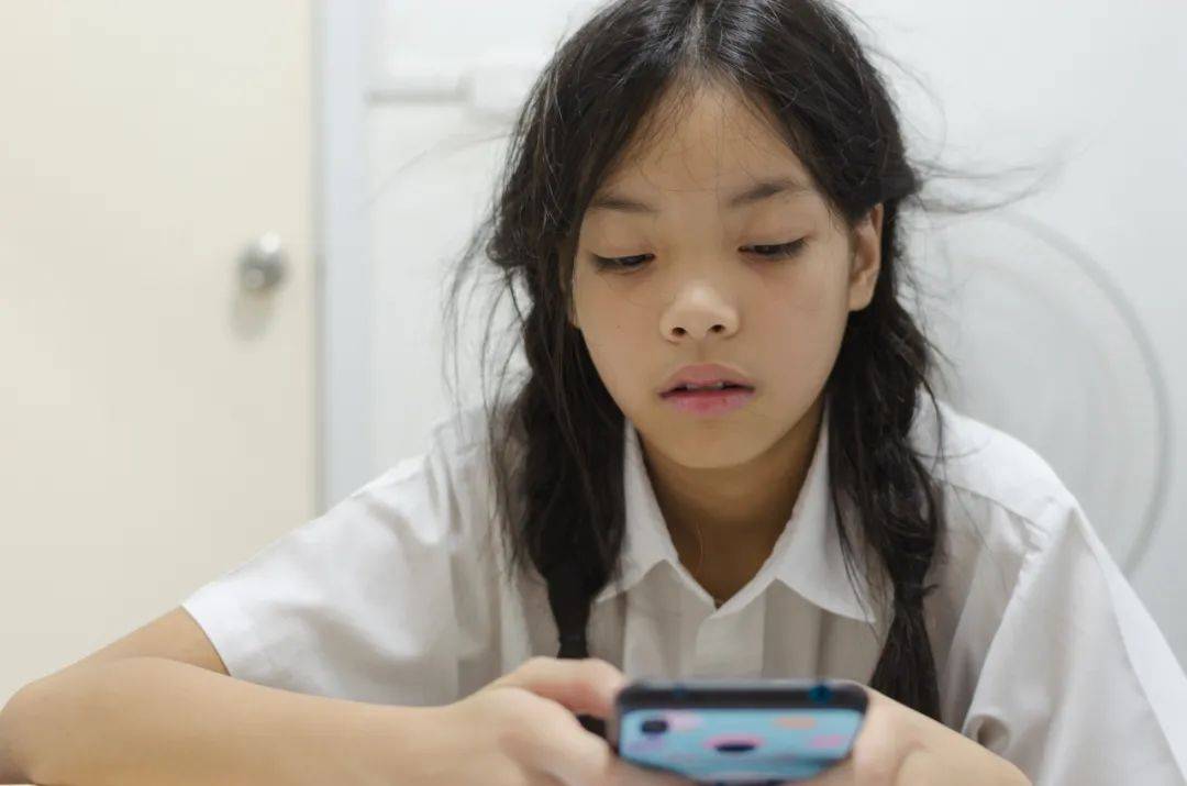 学生禁玩手机<strong></p>
<p>公司理财第九版</strong>，催生孩子间的地下交易
