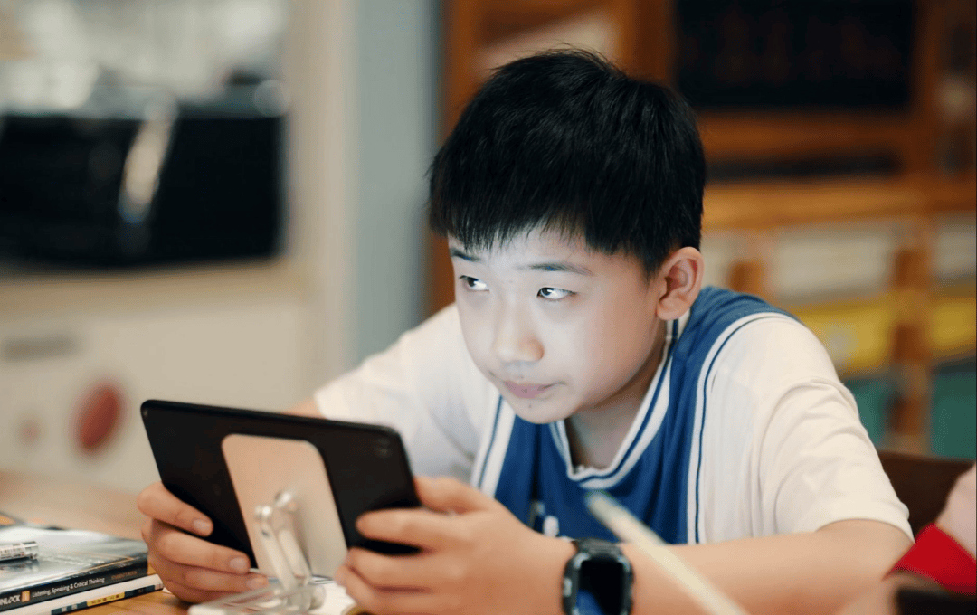 学生禁玩手机<strong></p>
<p>公司理财第九版</strong>，催生孩子间的地下交易