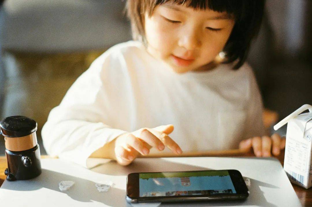 学生禁玩手机<strong></p>
<p>公司理财第九版</strong>，催生孩子间的地下交易