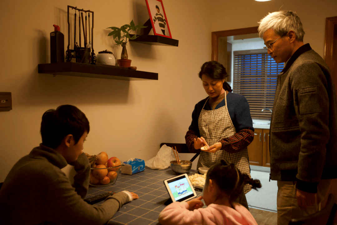 学生禁玩手机<strong></p>
<p>公司理财第九版</strong>，催生孩子间的地下交易