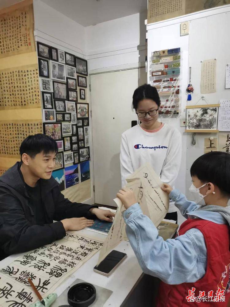 “书法可怡情<strong></p>
<p>陆金所理财产品</strong>，不能当饭吃”？90后小伙靠它7年还清2000万元巨债