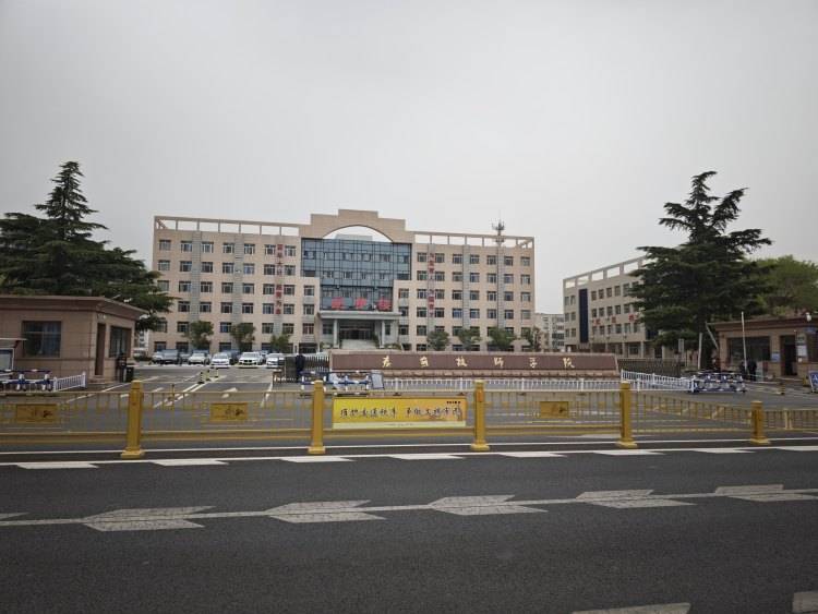 山东一任教31年教师临近退休突遭解聘<strong></p>
<p>e理财</strong>，学校回应