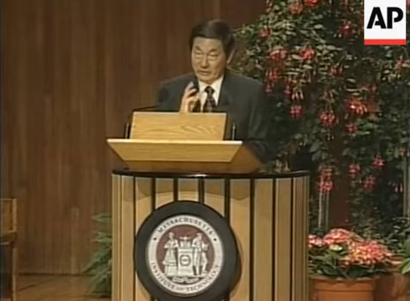 张军：关税战给了我们一个决心<strong></p>
<p>济南理财</strong>，必须把扩大内需的堵点真正解决掉