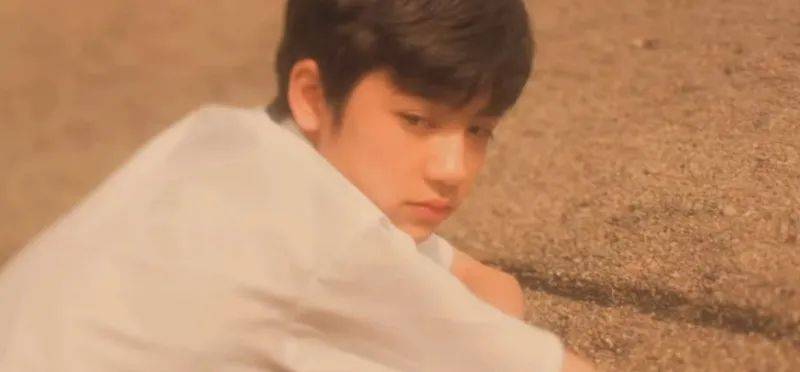 热搜第一<strong></p>
<p>该如何理财</strong>!24岁男演员不幸去世