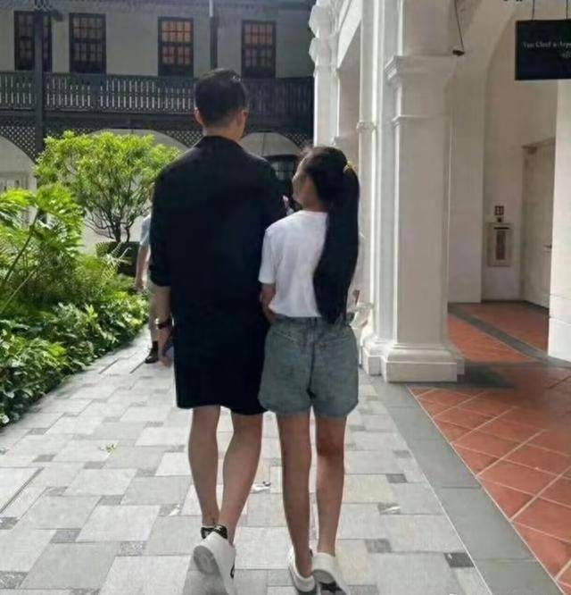 大S儿女回北京<strong></p>
<p>怎么网上理财</strong>，张兰拉着小玥儿逛街，网友夸汪小菲好帅