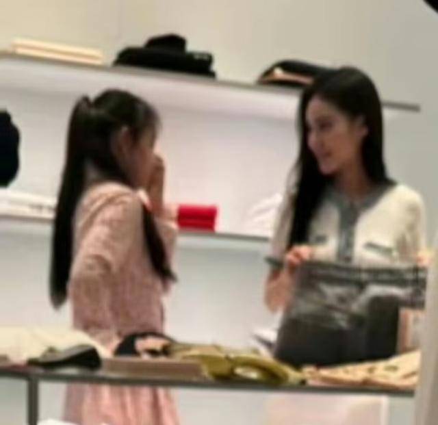 大S儿女回北京<strong></p>
<p>怎么网上理财</strong>，张兰拉着小玥儿逛街，网友夸汪小菲好帅