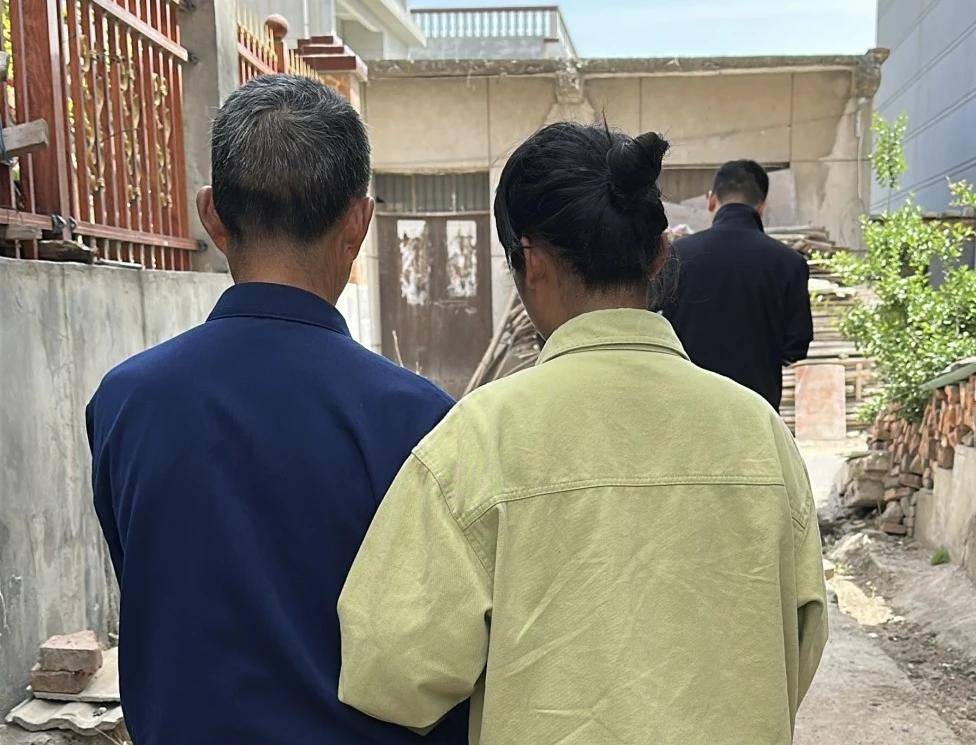 女孩跟男友外出打工失踪<strong></p>
<p>怎么从网上理财</strong>，15年后被找到已育两子 父亲：她当年流浪到河南，不知回家的路