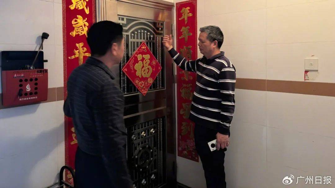 7楼住户疑似为报复8楼安装“震楼器”<strong></p>
<p>怎么从网上理财</strong>,9楼一家“躺枪”被震楼两三年:在找房子考虑搬走了