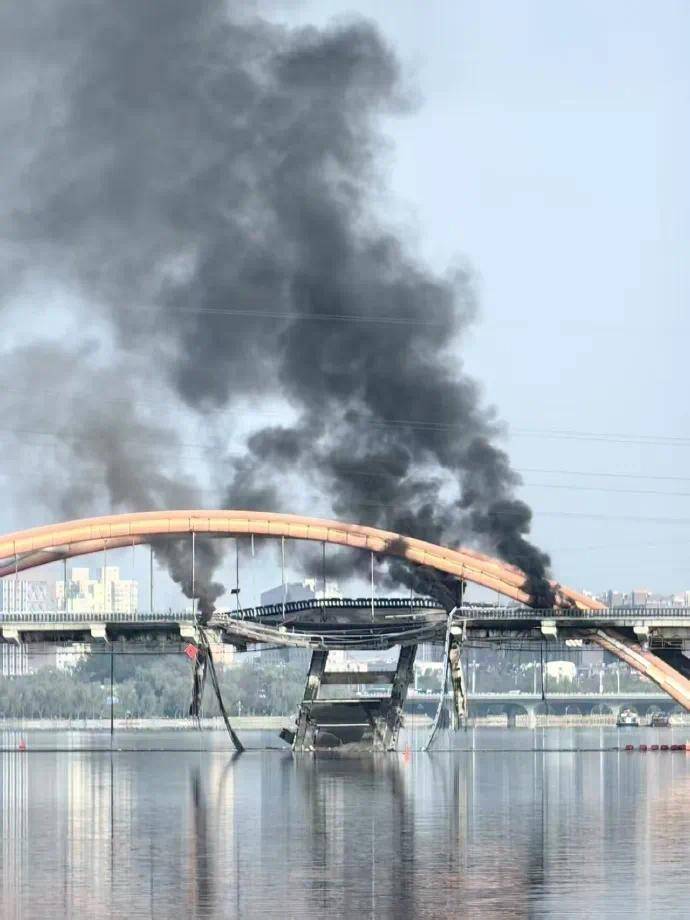 顺义潮白河大桥附近双向断路<strong></p>
<p>理财选择</strong>！应急管理部门称受损原因待勘验