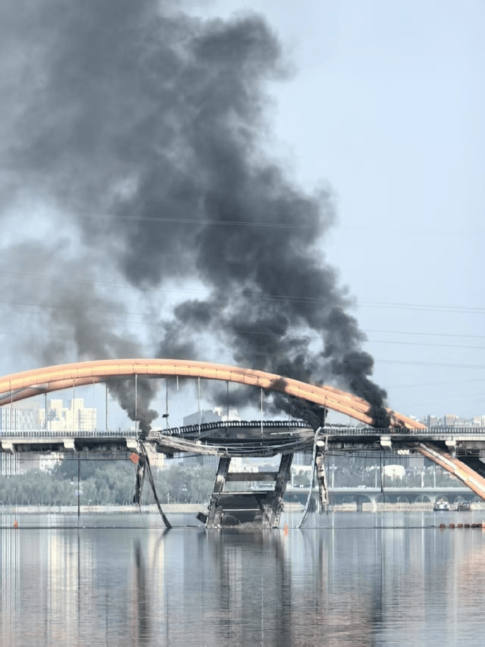 北京顺义潮白河大桥发生火情并部分坍塌<strong></p>
<p>理财选择</strong>，官方回应