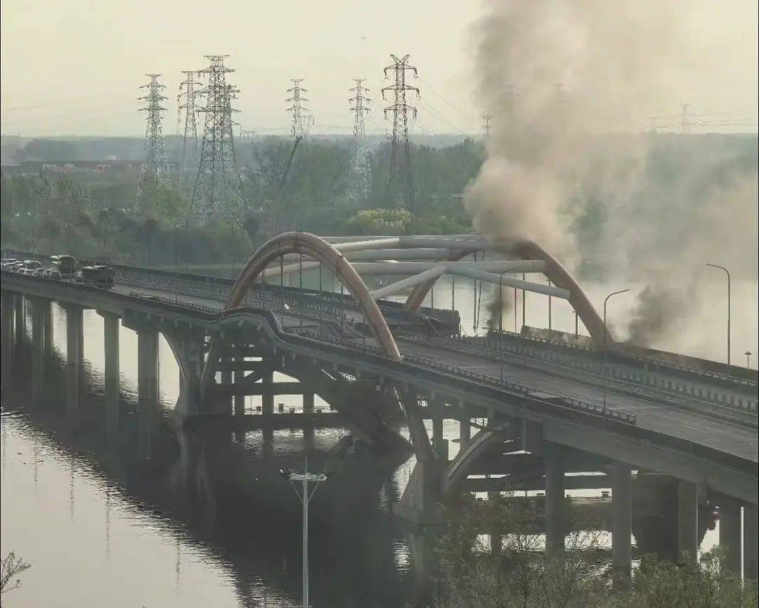 北京潮白河大桥部分路段起火坍塌<strong></p>
<p>理财选择</strong>，官方：原因正调查