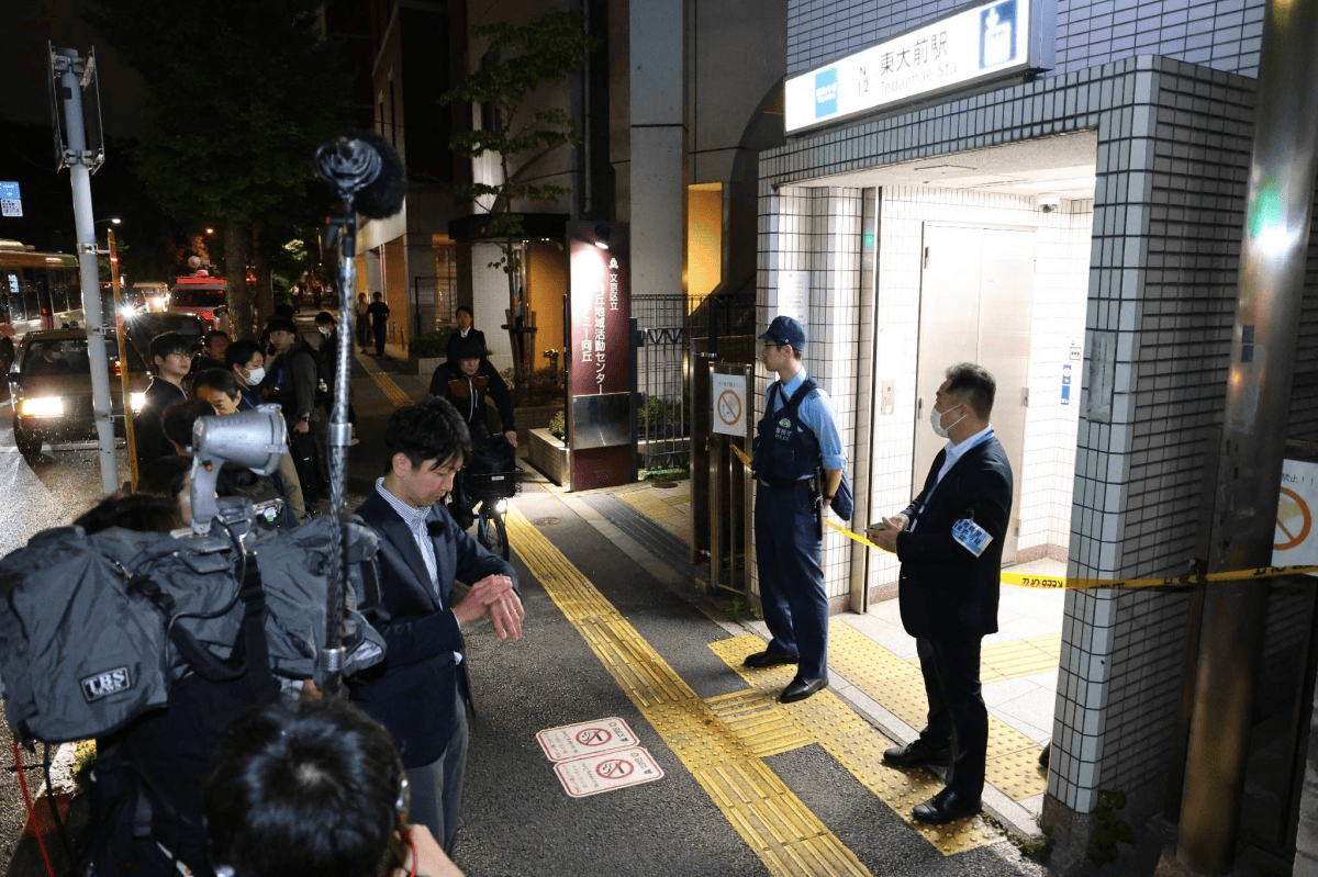 日本地铁出现随机杀人事件<strong></p>
<p>尊宝理财</strong>，43岁男子挥菜刀砍伤2人被捕