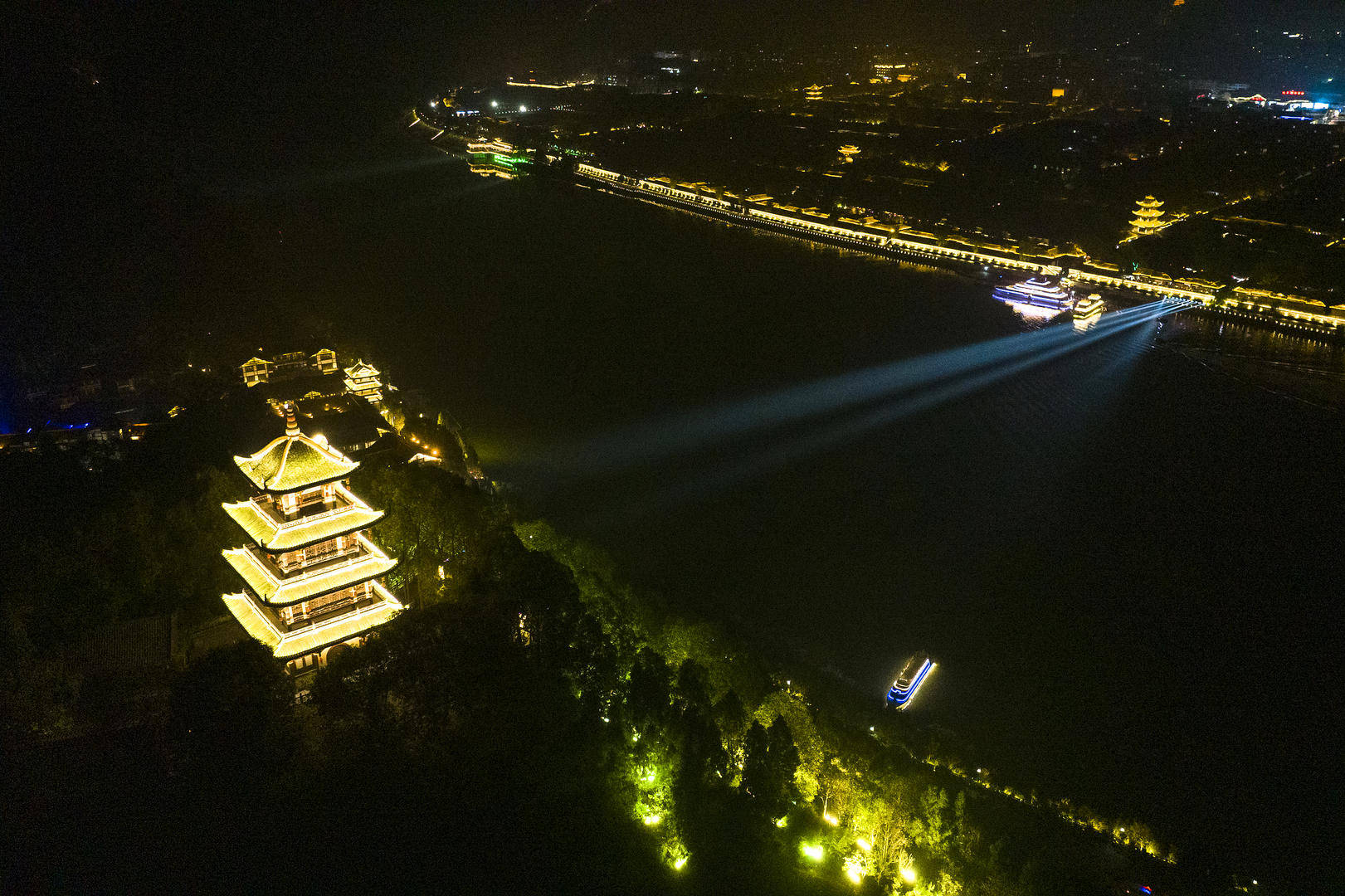 游客投诉在阆中一景区被索要597元上香费 官方：已致歉退款<strong></p>
<p>会计理财</strong>，景区停业整顿