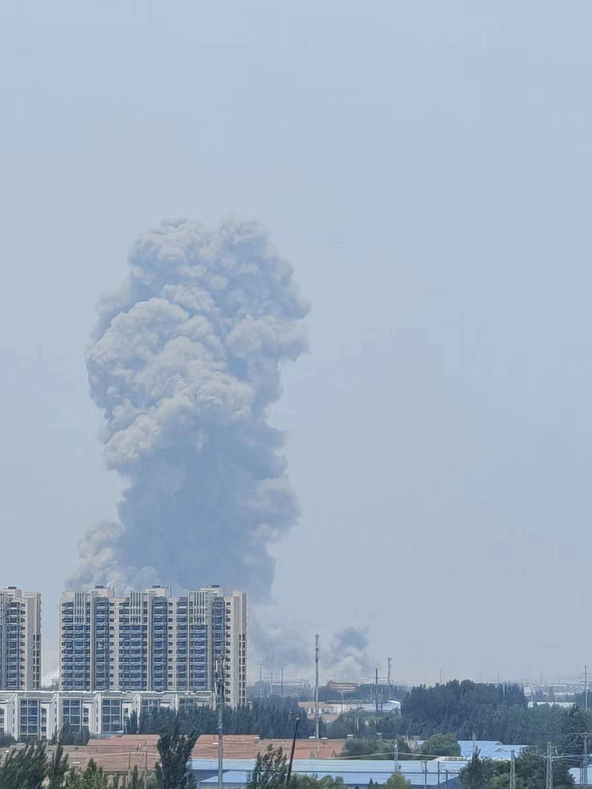 山东高密一化工车间发生爆炸<strong></p>
<p>理财产品的利率</strong>，一公里外饭店窗户被震碎，当地：现场已疏散完毕，具体情况核实中