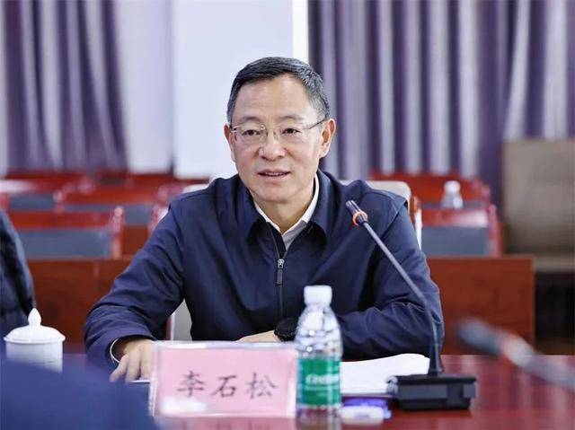 贪图享乐、道德败坏的李石松<strong></p>
<p>理财产品的利率</strong>，在厅长、市长、市委书记等任上敛财数额特别巨大