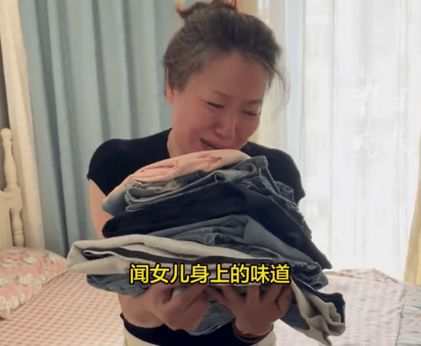 “女儿的衣服我不舍得洗<strong></p>
<p>理财产品的利率</strong>,偶尔想回来闻一闻她的味道”